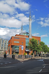 900390 Gezicht op de Ulu Camii Moskee (Moskeeplein 89) te Utrecht, vanaf de Kanaalstraat.